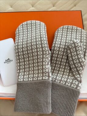 Hermes Beige & Cream Logo Knit Mittens with Ribbed Cuffs